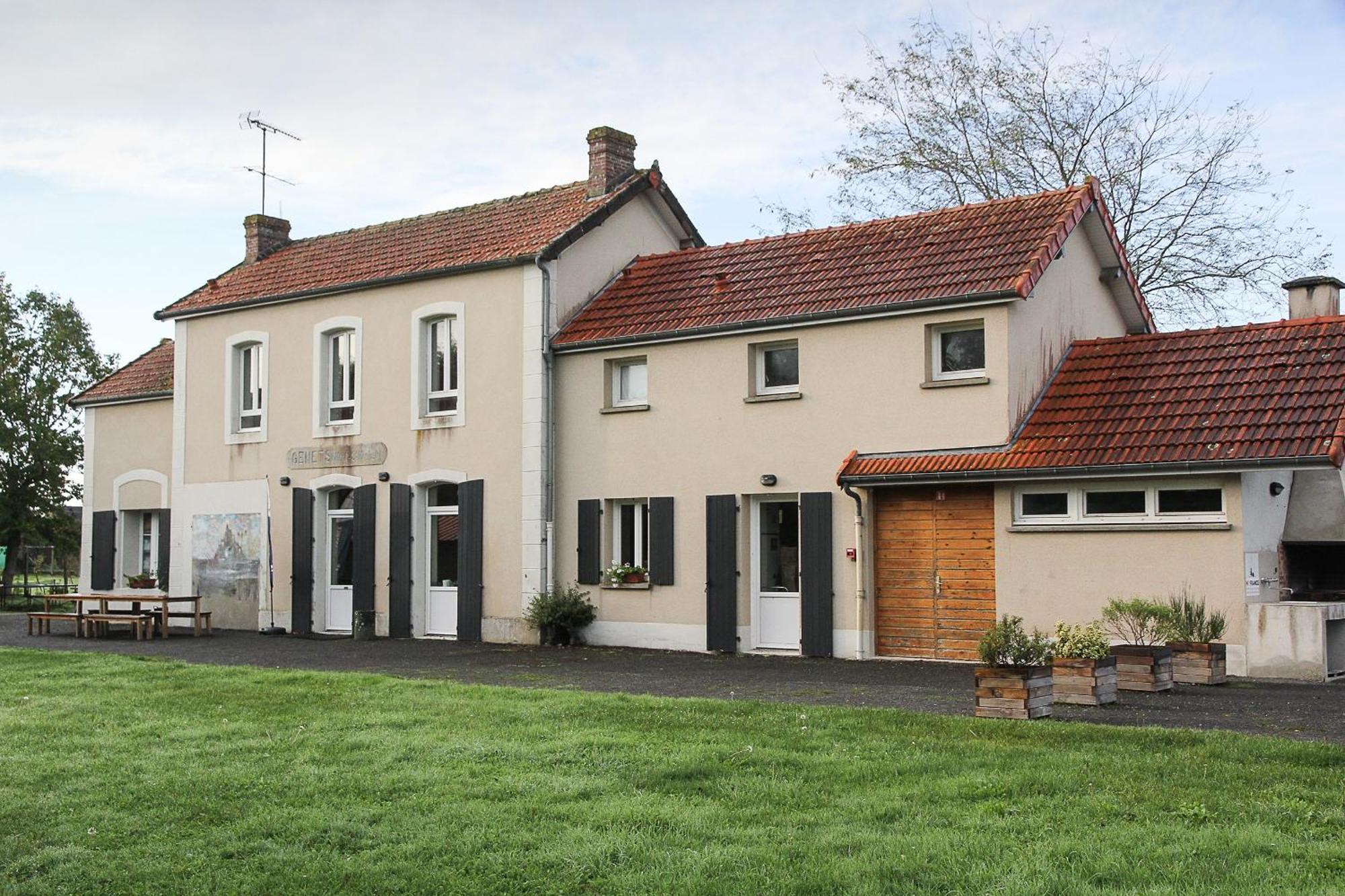 Auberge De Jeunesse Hi Genêts Eksteriør billede